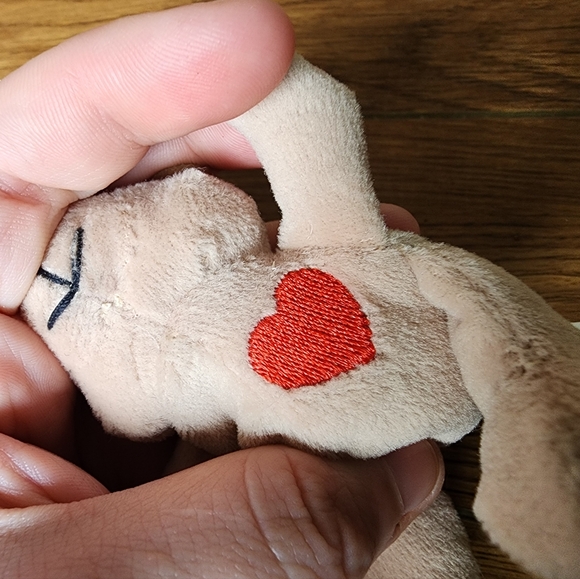 Small Hershey's Bear with Magenetic Hands - Picture 3 of 4